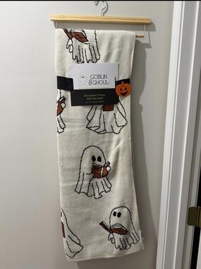Goblin & Ghoul Cream Ghost Print Decorative Throw